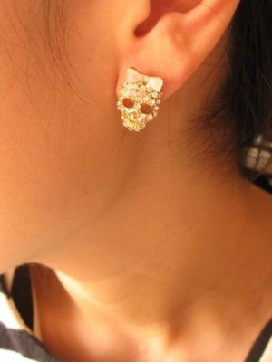Kitty-party-Golden-Skull-shaped-Ear-Stud-Rhinestones-Two-Colors-Show-As-the-Picutre-0
