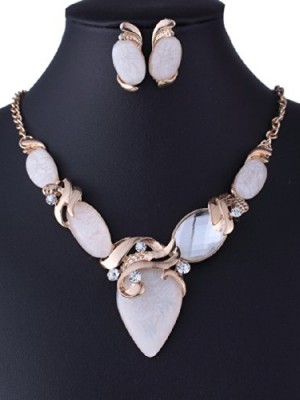 Twisted-Gp-Oval-Bead-Stud-Earrings-White-Acrylic-Stone-Collar-Bib-Necklace-Set-0